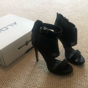 Cool Aldo black heels, size 6